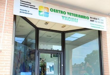 Centro Veterinario Eurovillas - Exterior Tus animales y tú sois nuestra razón de ser, por lo que todos nuestros esfuerzos están encaminados a proteger vuestra salud.